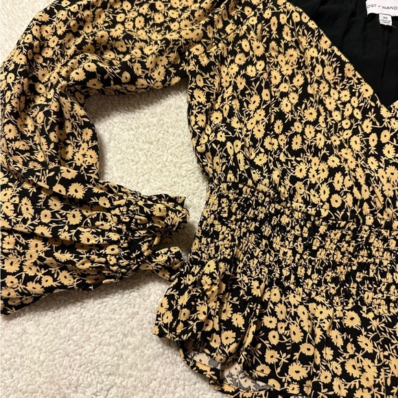 Lost + Wander Pick Me Golden Hour Smock Waist Top Crop Tan Black Floral - Picture 9 of 11